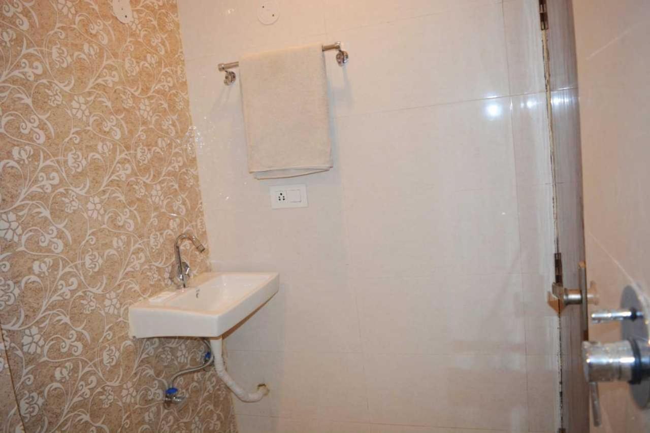 Hotel O Alpha Stay New Delhi Eksteriør billede